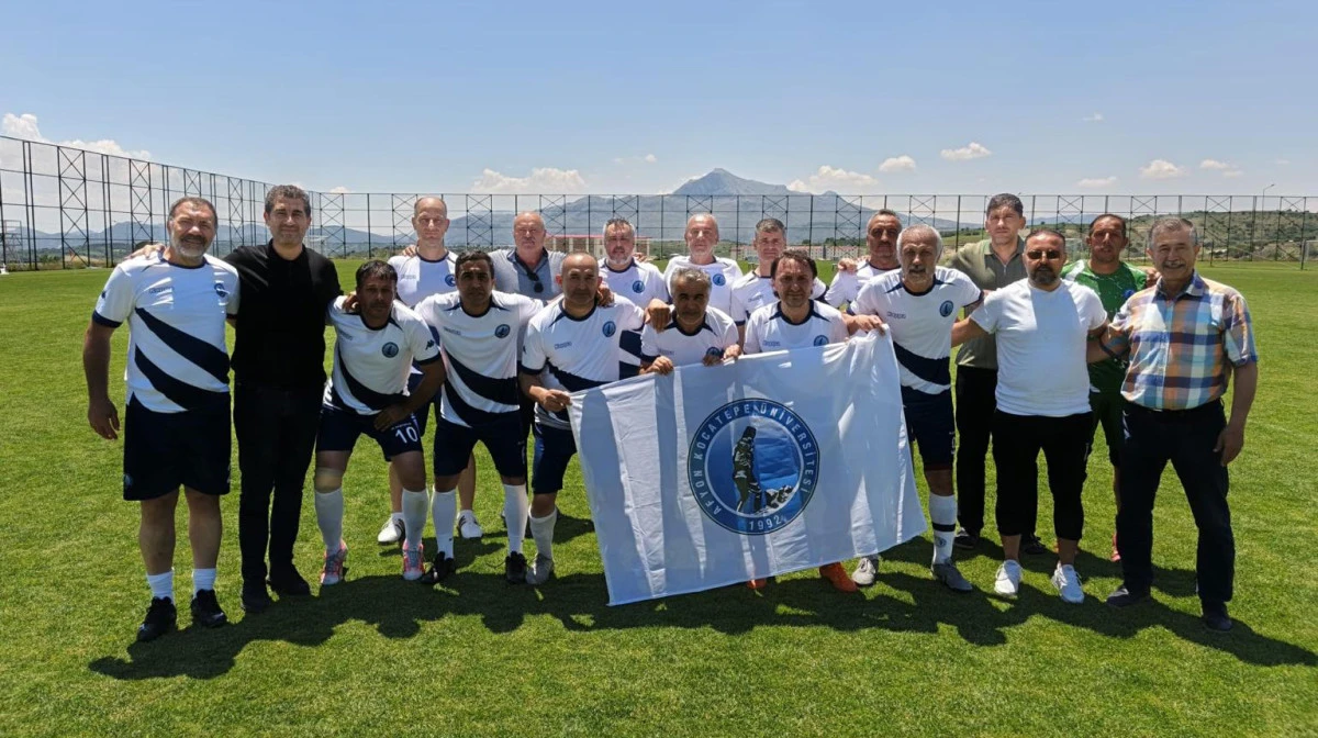 &Uuml;niversiteler Arası Futbol Turnuvası tamamlandı