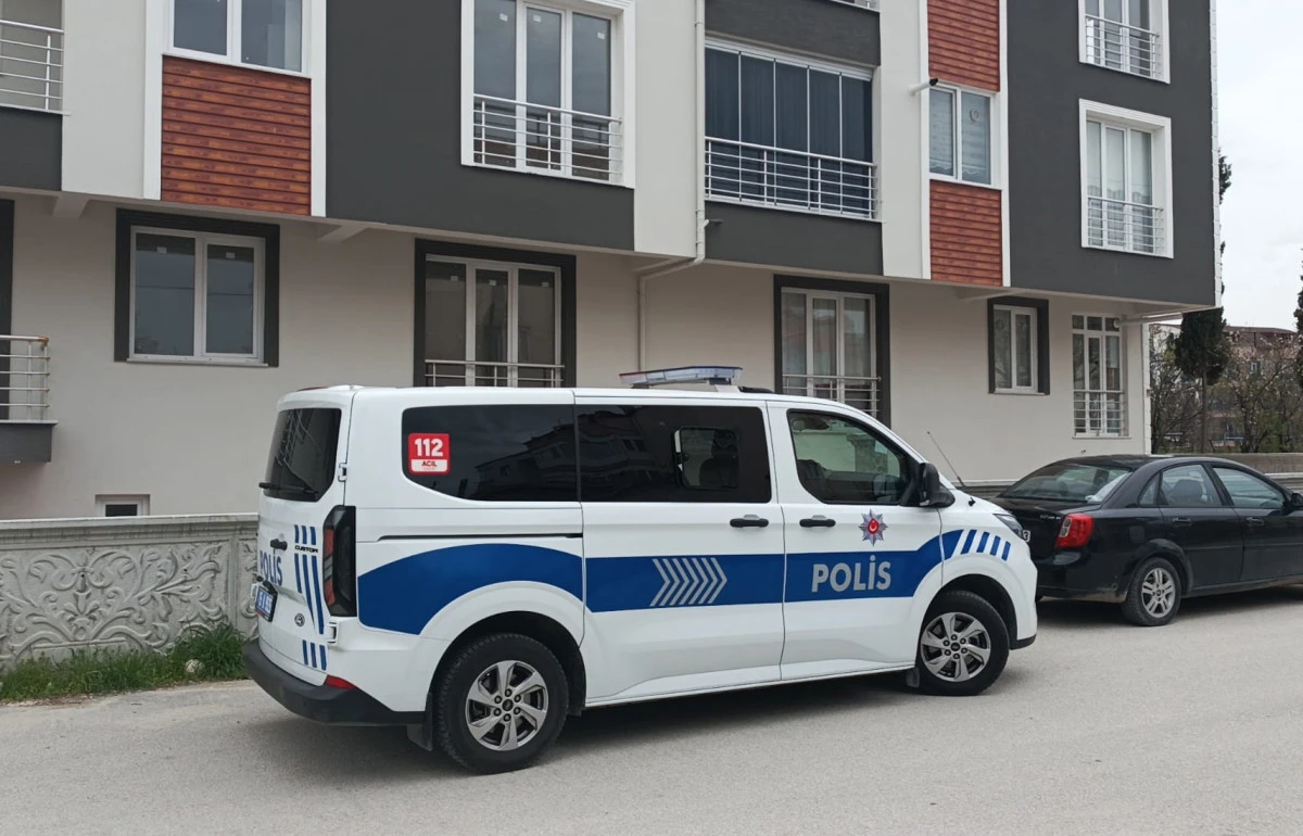 Yalnız yaşadığı evinde &ouml;l&uuml; bulundu