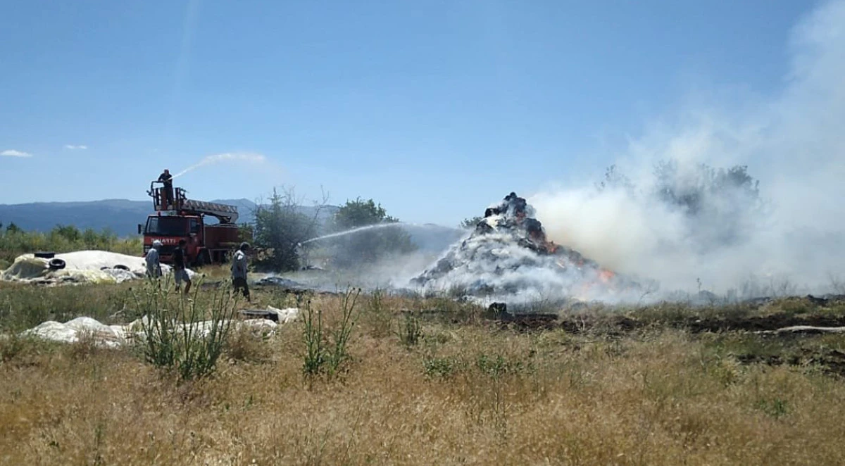 Yeşilova'da saman ve anız yangını