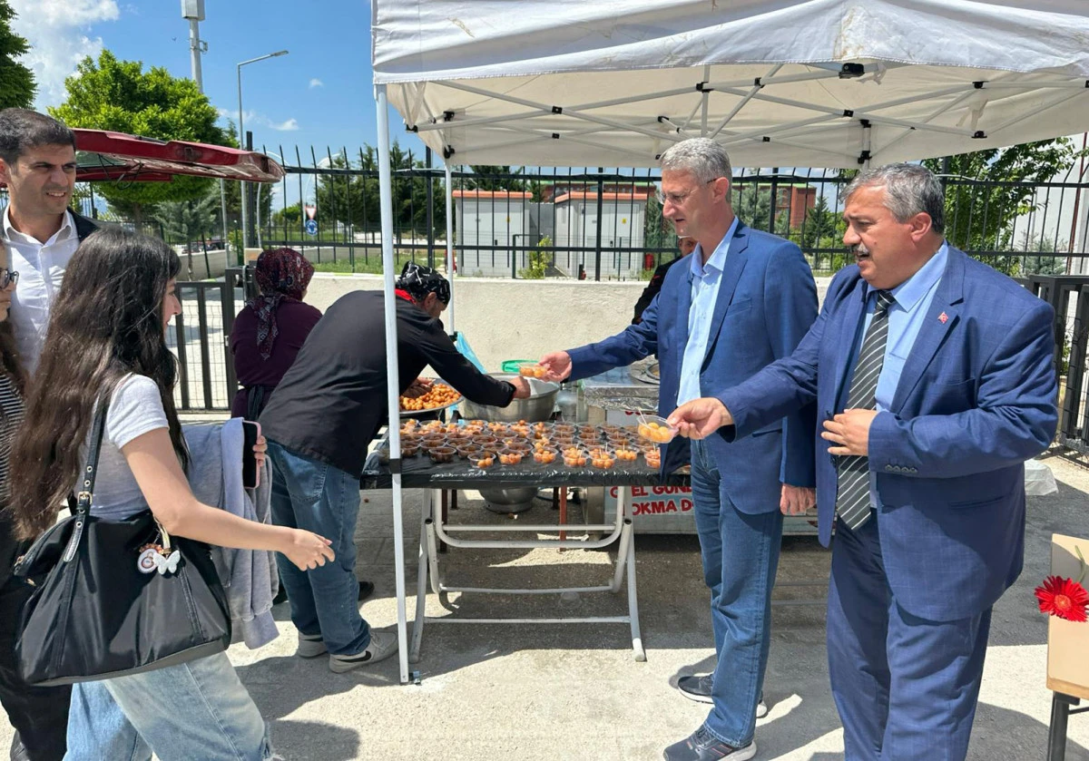 Zehra i&ccedil;in dua edilip, lokma dağıtıldı