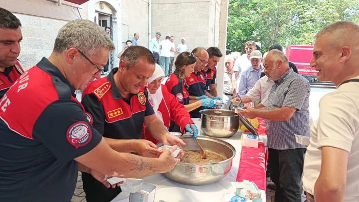 Burdur İtfaiye Müdürlüğü’nden aşure ikramı