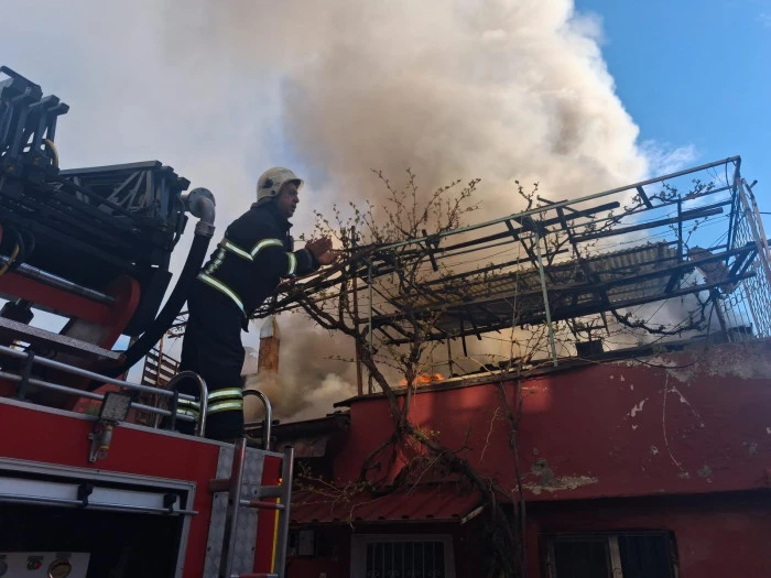 Burdur&rsquo;da Ev Yangını: Bir Ev Kullanılamaz Hale Geldi