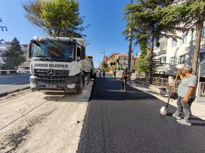 Başkan Ercengiz, Nene Hatun Caddesi’ndeki Asfalt Çalışmalarını İnceledi