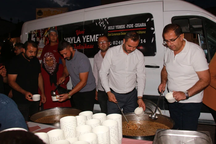 BUCAK’TA AK PARTİ’DEN 15 TEMMUZ VE MUHARREM AYI DOLAYISIYLA AŞURE İKRAMI