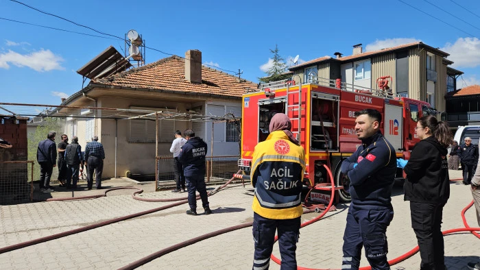 Bucak&rsquo;ta Korkutan Ev Yangını İtfaiye Tarafından S&ouml;nd&uuml;r&uuml;ld&uuml;