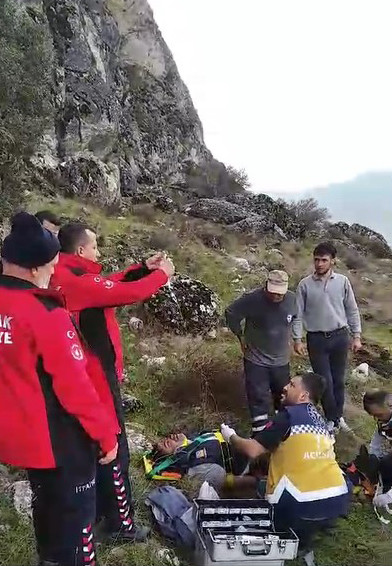 Bucak’ta dağa mantar toplamaya gitti uçurumdan düşüp yaralandı