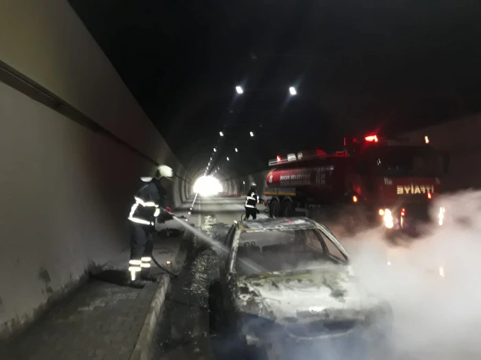 Kargı Tünelde Araç Yanarak Kullanılmaz Hale Geldi
