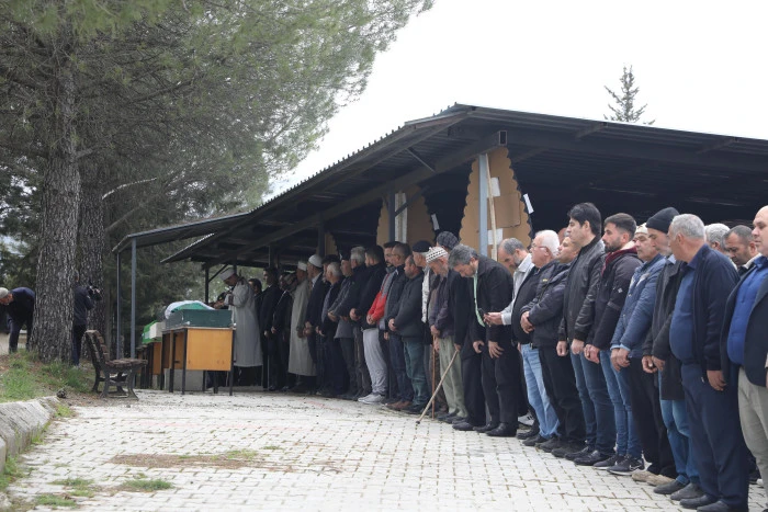 Bucak&rsquo;ta kazada hayatını kaybeden 7 kişi toprağa verildi