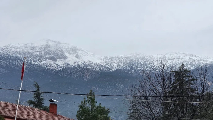 Kestel Dağı'na yılın ilk kar düştü