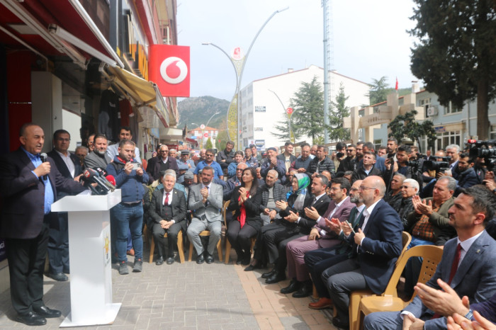 Bakan Çavuşoğlu Bucak’ta SKM açılışını yaptı