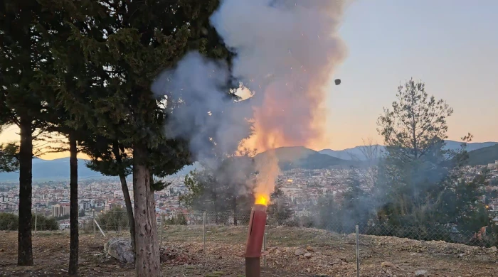BUCAK&rsquo;TA ASIRLIK RAMAZAN GELENEĞİ,  100 YILDIR TOP SESİYLE İFTAR A&Ccedil;ILIYOR